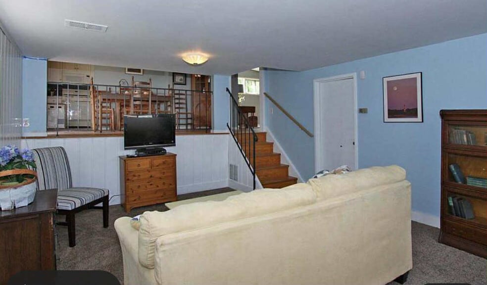 2ND LIVING /TV ROOM - 2303 Pinneberg Ave