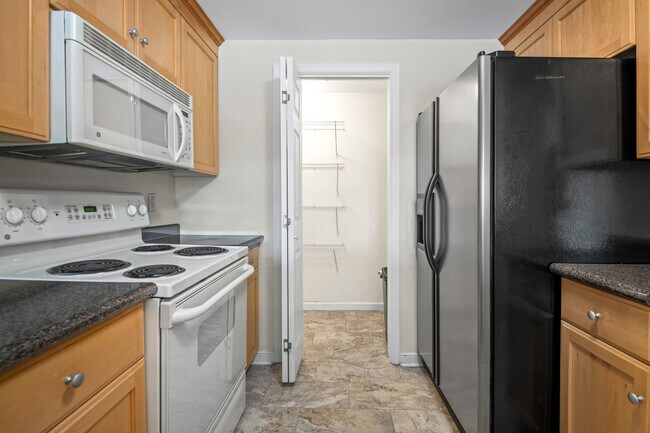Building Photo - 301 Beacon Ridge Dr