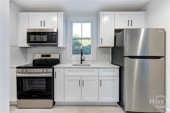 Building Photo - 226 W 39th St