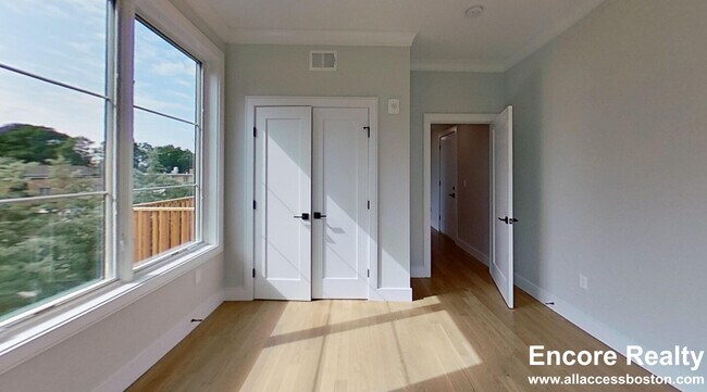 Building Photo - 104-106 Warren St. Unit 11