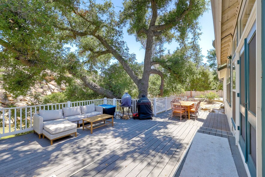 Large back patio - 22242 Little Klondike Rd