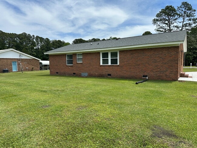 Building Photo - 6 Sandra Ln