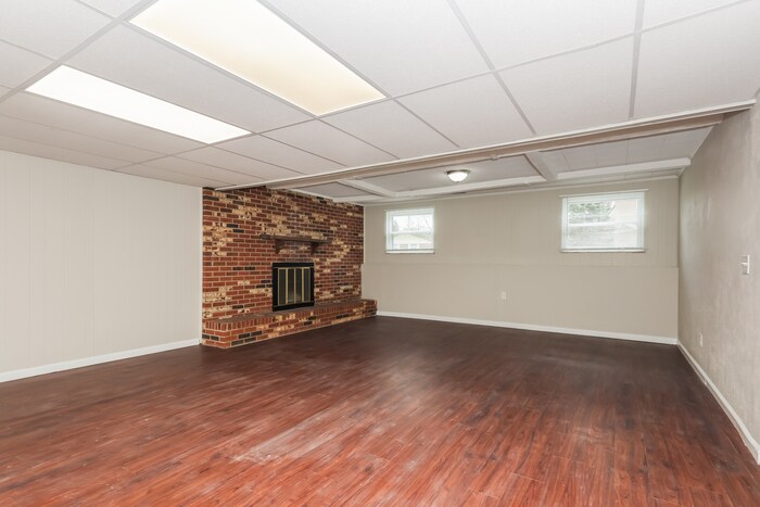 Building Photo - 9715 Stagecoach Dr S