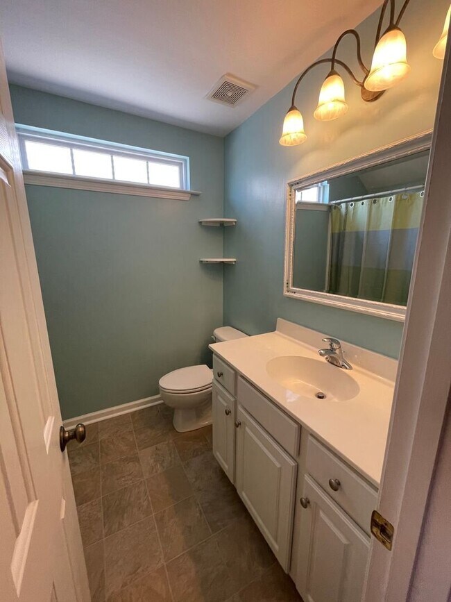 Building Photo - Lovely 3 Bedroom 2.5 bath Home in Bridges Estates, walking distance to Bridgeway Station!!