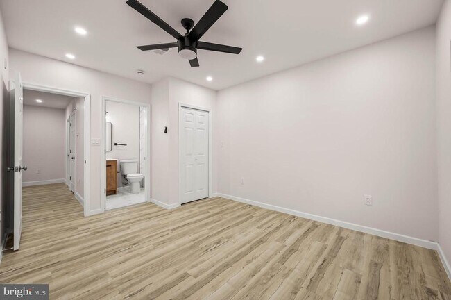 Building Photo - 437 W Girard Ave