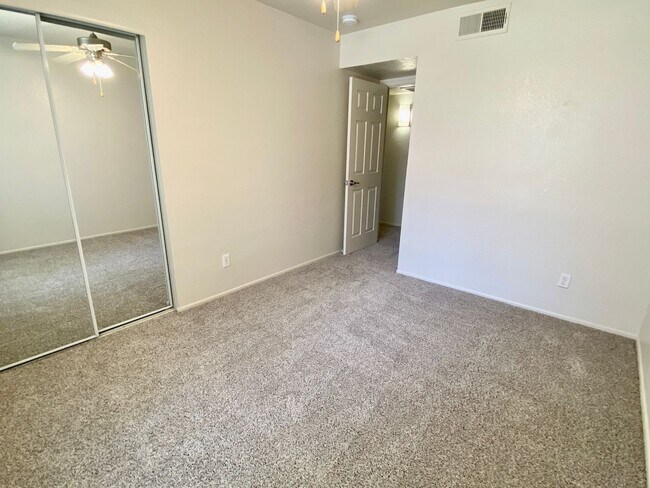 Building Photo - 3 Bedroom 2 Bathroom in Scottsdale
