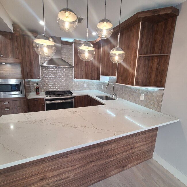 Building Photo - 21 65th St