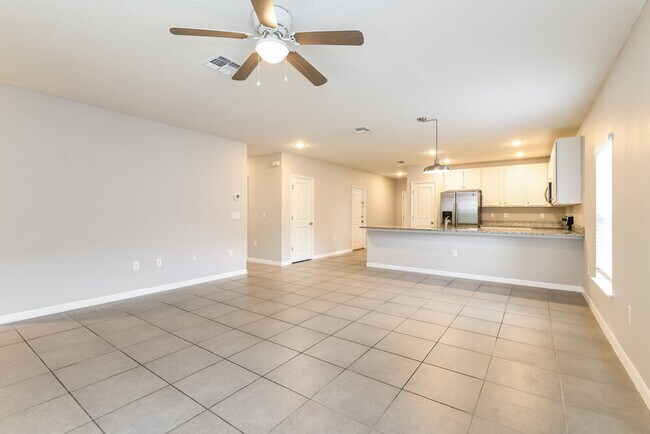 Building Photo - 956 Louvre Ct