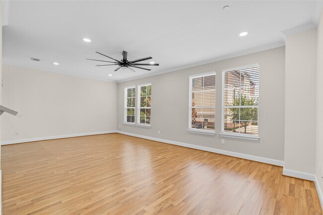 Building Photo - 3001 Murworth Dr