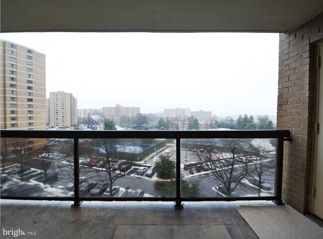 Building Photo - 307 Yoakum Pkwy