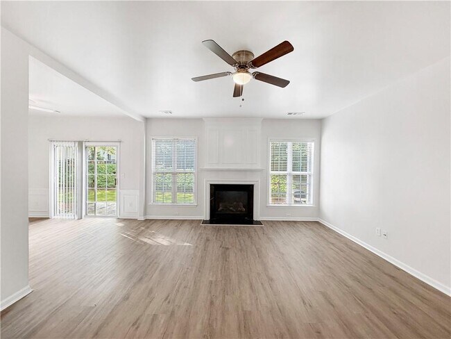 Building Photo - 2425 Fairlie Dr