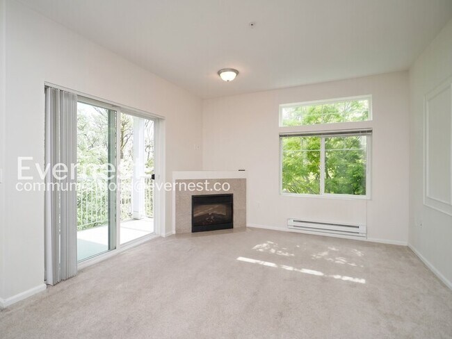 Building Photo - 2 Bed/2 Bath Condo with Garage / Vouchers Accepted / Available Now!