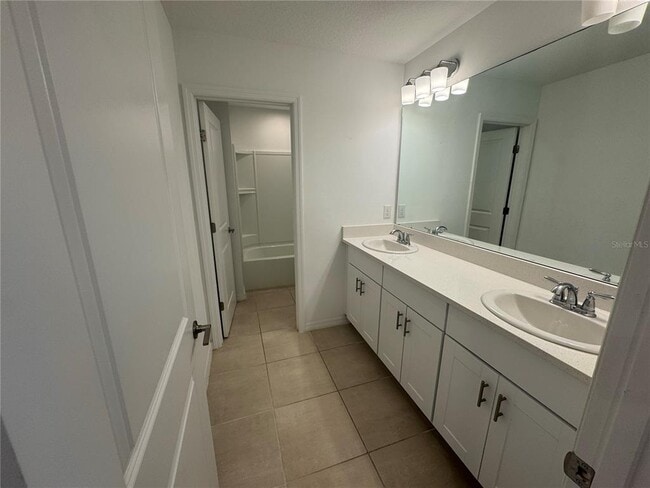 Building Photo - 4917 Vellacito Way