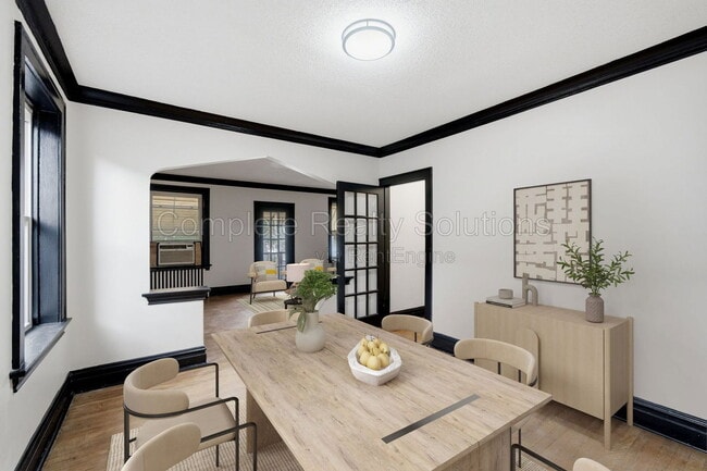 Building Photo - 5055 Lindenwood Ave