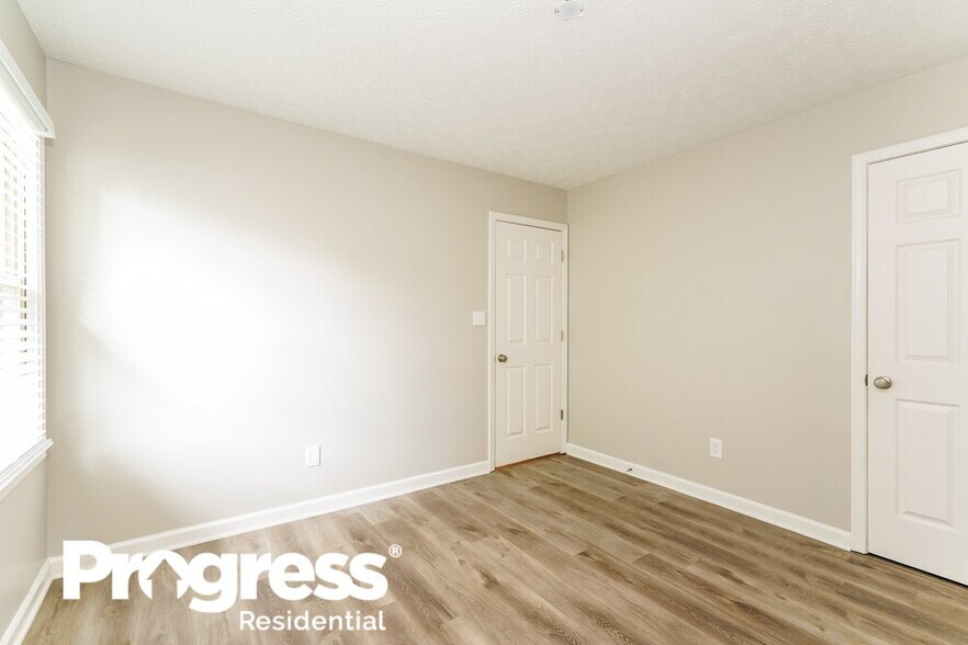 Building Photo - 3124 Eastpointe Dr