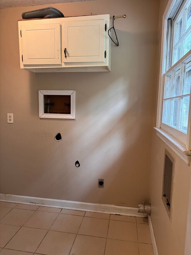 Building Photo - 3 Bed, 1 Bath Home located out in the country!