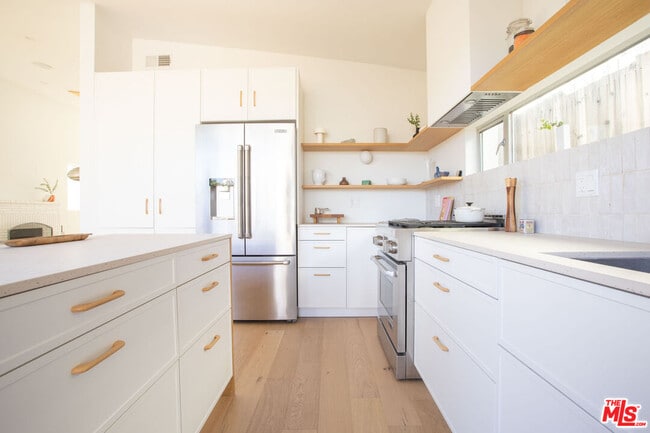 Building Photo - 2107 Mayview Dr