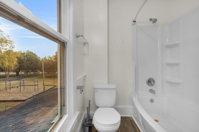 Building Photo - 1110 N Pasteur St