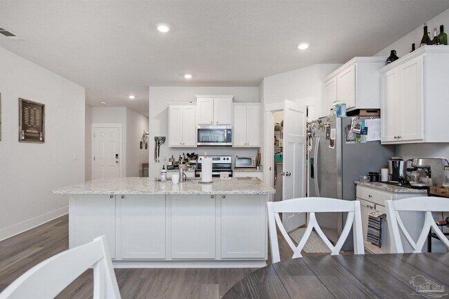 Building Photo - 6520 Forest Bay Ave