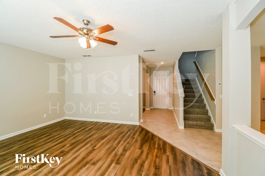 Building Photo - 1504 Falabella Dr