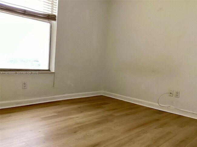 Building Photo - 2020 NE 135th St