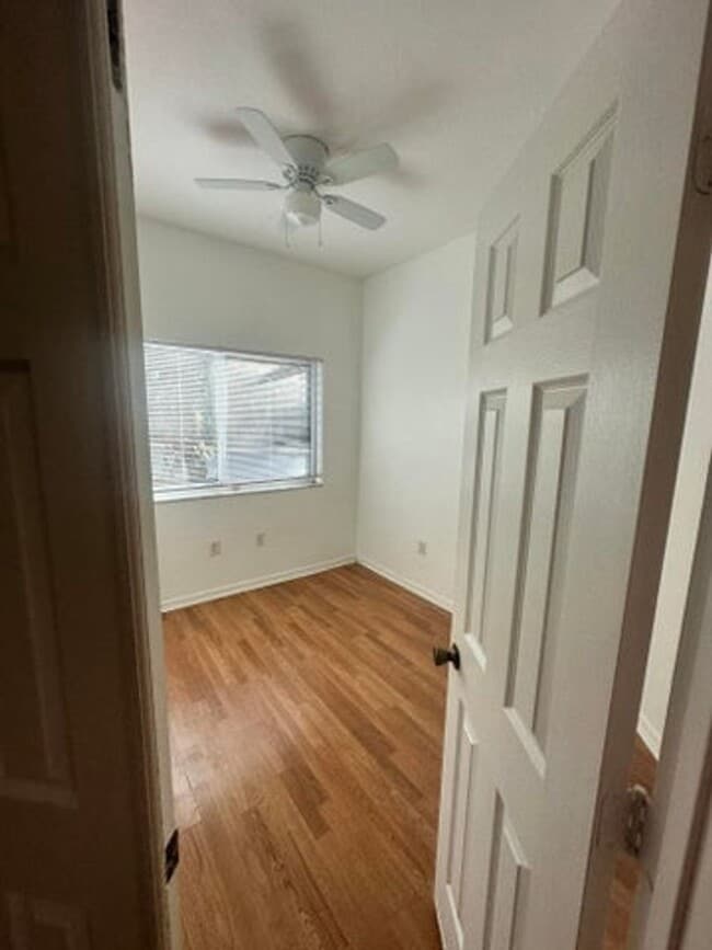 Building Photo - 220 Crestwood Cir