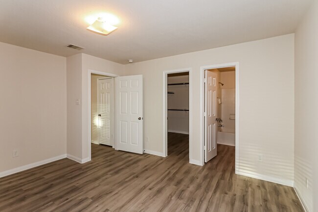Building Photo - 5534 Plantation Forest Dr