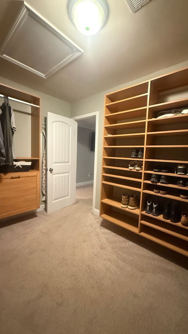 Building Photo - Amazing home with custom touches and unground pool