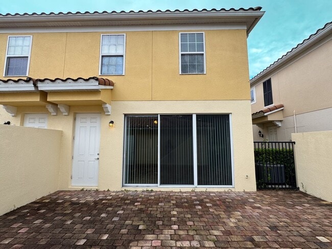Building Photo - Lake Nona 3 Bedroom 3 Bath Townhouse in Vi...