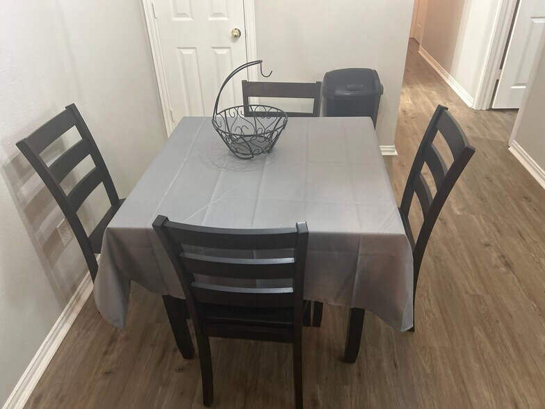 Building Photo - Room in Duplex on Stalcup Rd