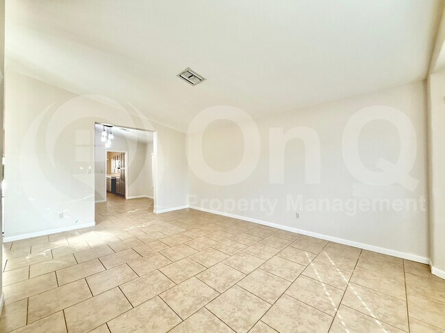 Building Photo - 2718 E Bighorn Ave