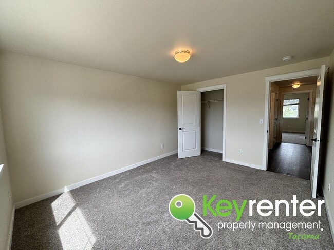 Building Photo - Newly Updated 5-Bedroom Home in Quiet Span...