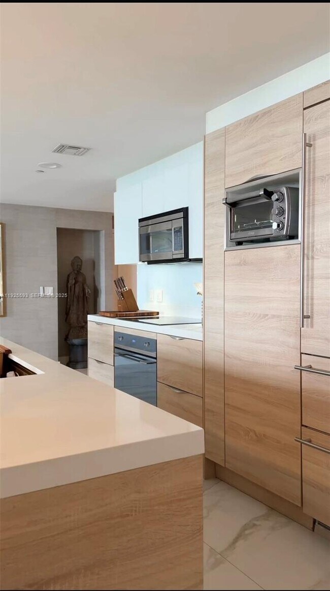 Building Photo - 16385 Biscayne Blvd