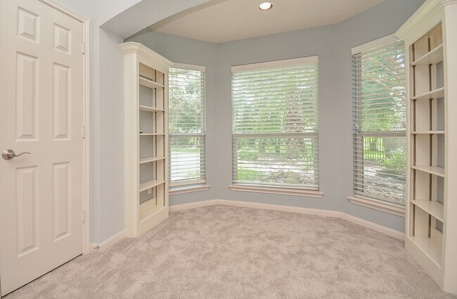 Building Photo - 4006 Dell Ln