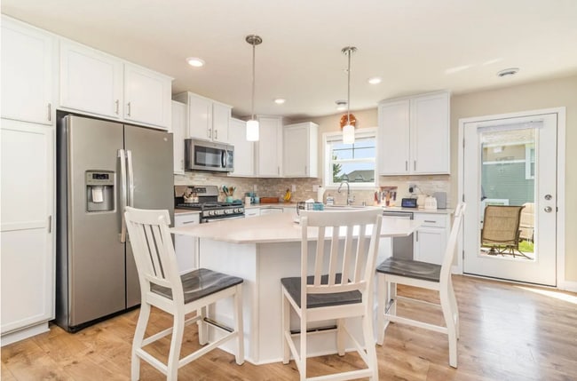 Building Photo - Luxury 3-Bed, 3-Bath Townhome in Prior Lake for $2,890/month!