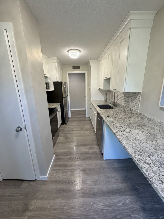 Building Photo - 120 Mallard Dr