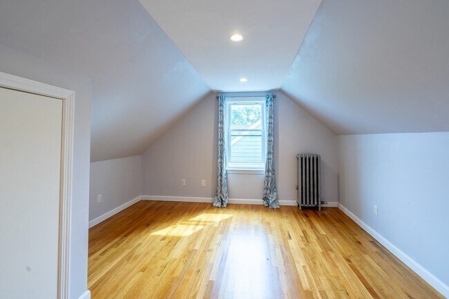 Building Photo - 26 Martell Rd