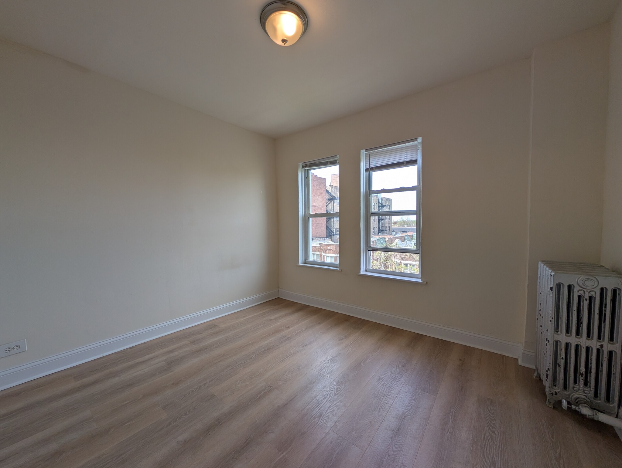 Building Photo - 5412 N Kenmore Ave