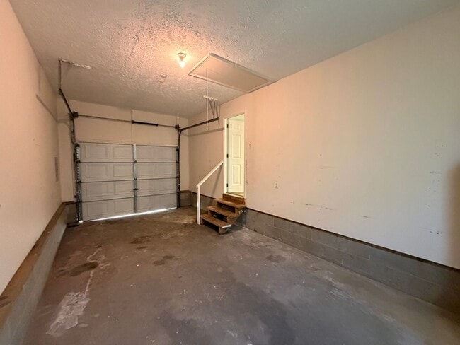 Building Photo - 406A Hazelwood Dr