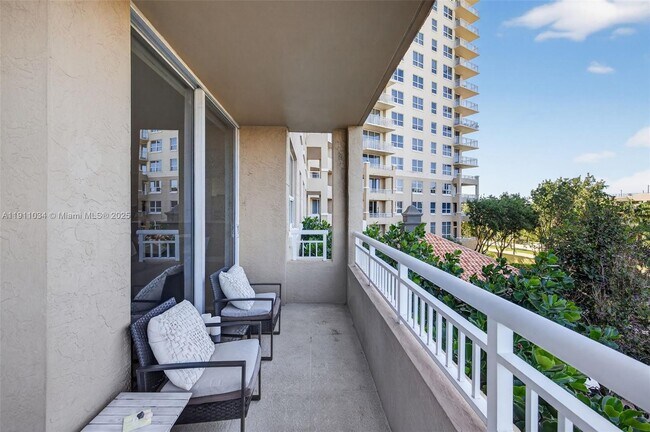 Building Photo - 19501 W Country Club Dr