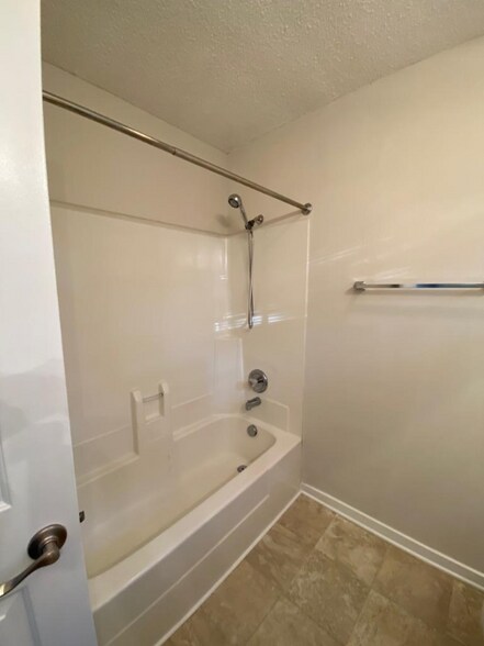 Building Photo - 124 Luden Dr