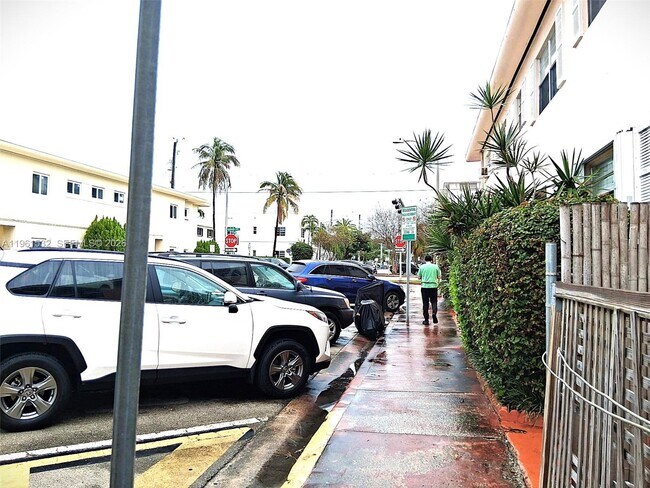 Building Photo - 7860 Harding Ave