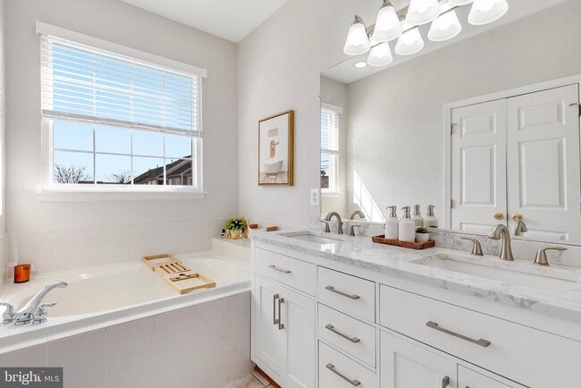 Building Photo - 709 Gaither Rd