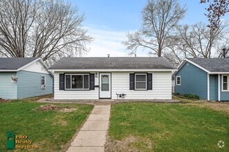 Building Photo - Recently Remodeled 2 Bedroom Home