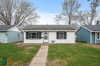 Building Photo - Recently Remodeled 2 Bedroom Home