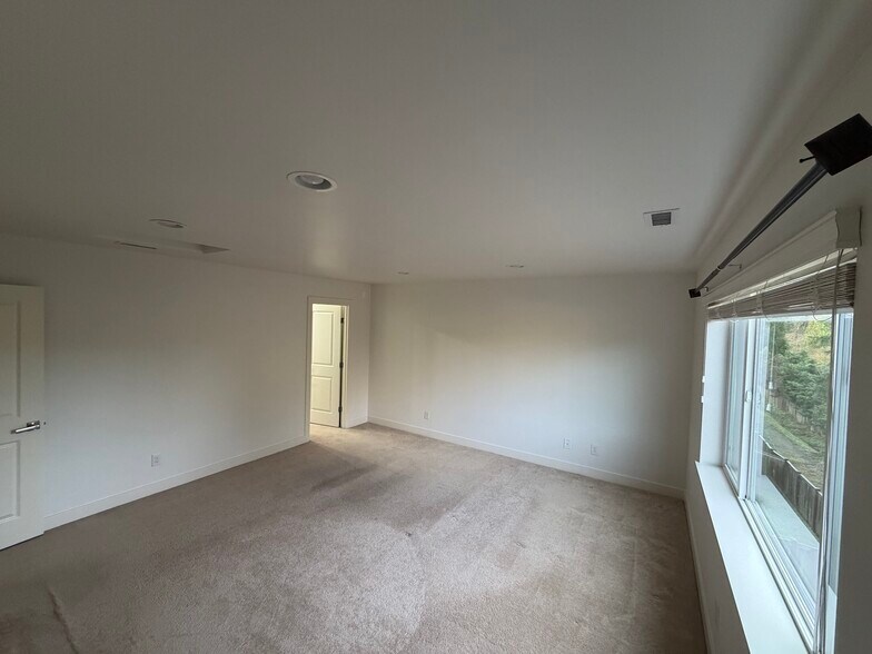 Building Photo - 12709 176th Pl NE