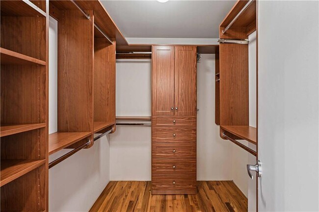 Building Photo - 3180 Mathieson Dr NE