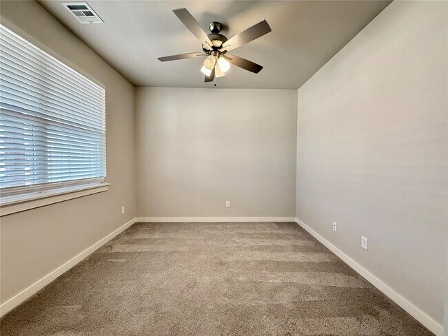 Building Photo - 1421 Hickory Trl