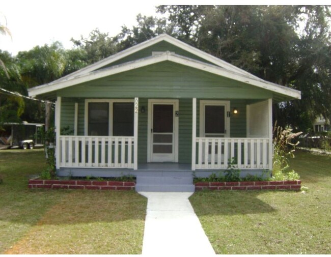 Primary Photo - 3 Black Dog Residential 622