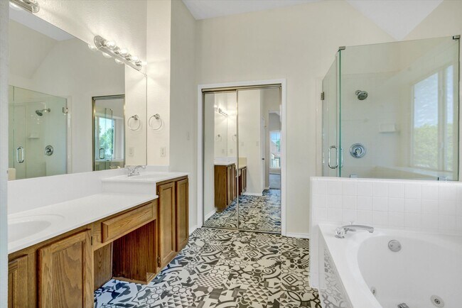 Building Photo - 412 Steeplechase Dr